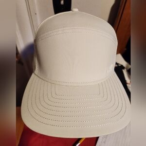 Melin Trenches Hydro White XL60CM Only Worn Afew Times.